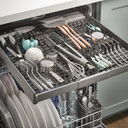 Whirlpool® 24” Stainless Steel Dishwasher with AI Intelligent Wash - 47 dBA WDTA50SAKB