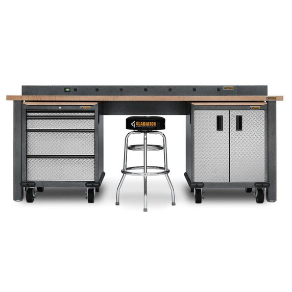 Gladiator® 6' (182.9 cm) Wide 9-Outlet Workbench Powerstrip GAAC68PSDG