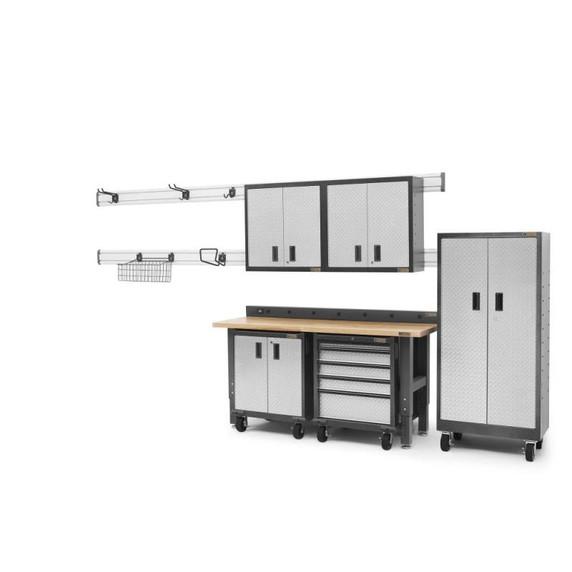 Gladiator® 6' (182.9 cm) Wide 9-Outlet Workbench Powerstrip GAAC68PSDG