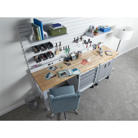 Gladiator® 6' (182.9 cm) Wide 9-Outlet Workbench Powerstrip GAAC68PSDW