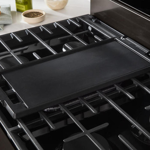 Whirlpool® 30-inch Smart Gas Range with Air Cooking Technology, Steam/Self Cleaning, Rapid Preheat 5.3 CuFt Capacity WFGS7530RV