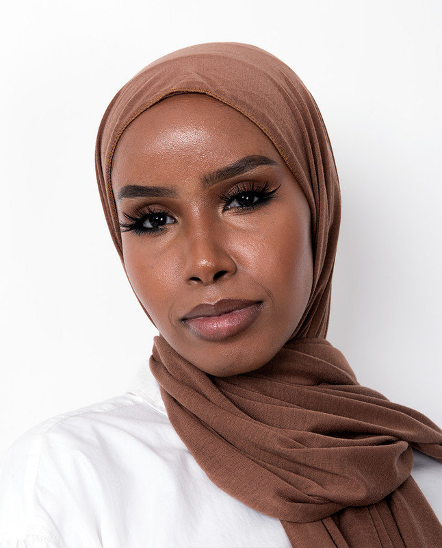 Khadija deejxlee brown hijab