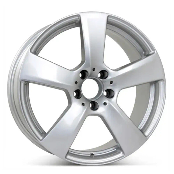 Angle view of a 18x8.5 replica wheel replacement for Mercedes E300 rim 2124011302