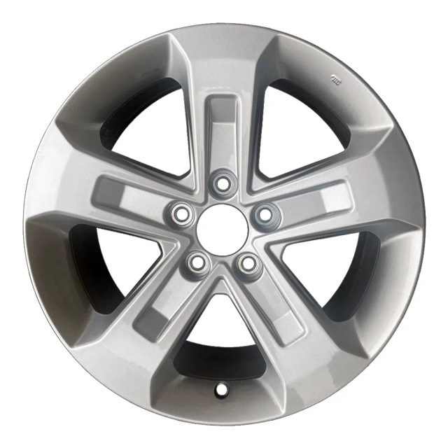18-inch Silver Honda Pilot oem rim 60314 95540 front view on white background. 18-inch Silver Honda Pilot oem rim 60314 95540 front view on white background.