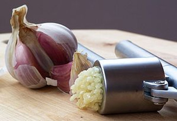 GARLIC OIL REMEDY FOR HAIR LOSS