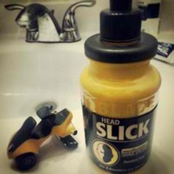 SMOOTH HEAD SHAVING WITH HEADBLADE HEADSLICK