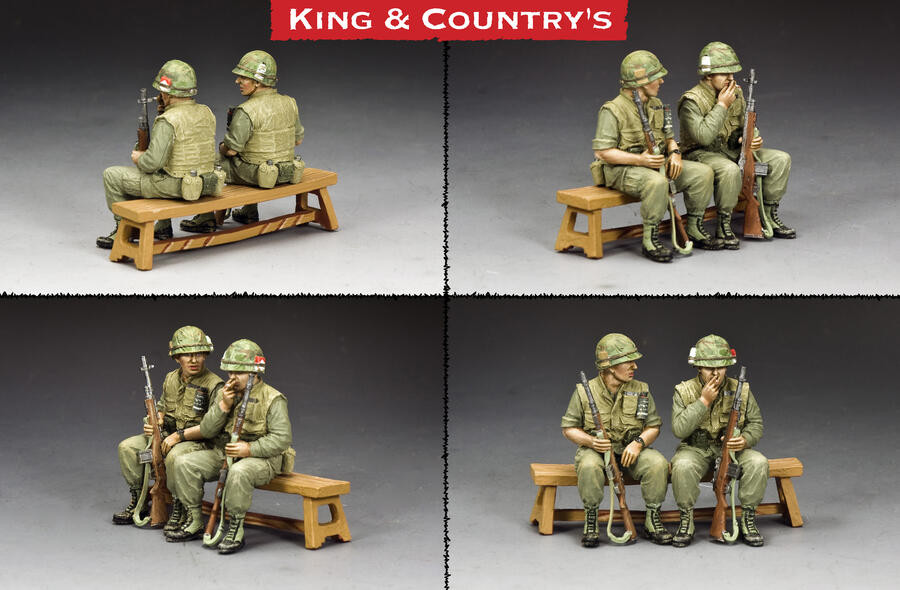 Figurine King & Country VN160 – Soldat VC Féminin Assise – 54mm – Neuf