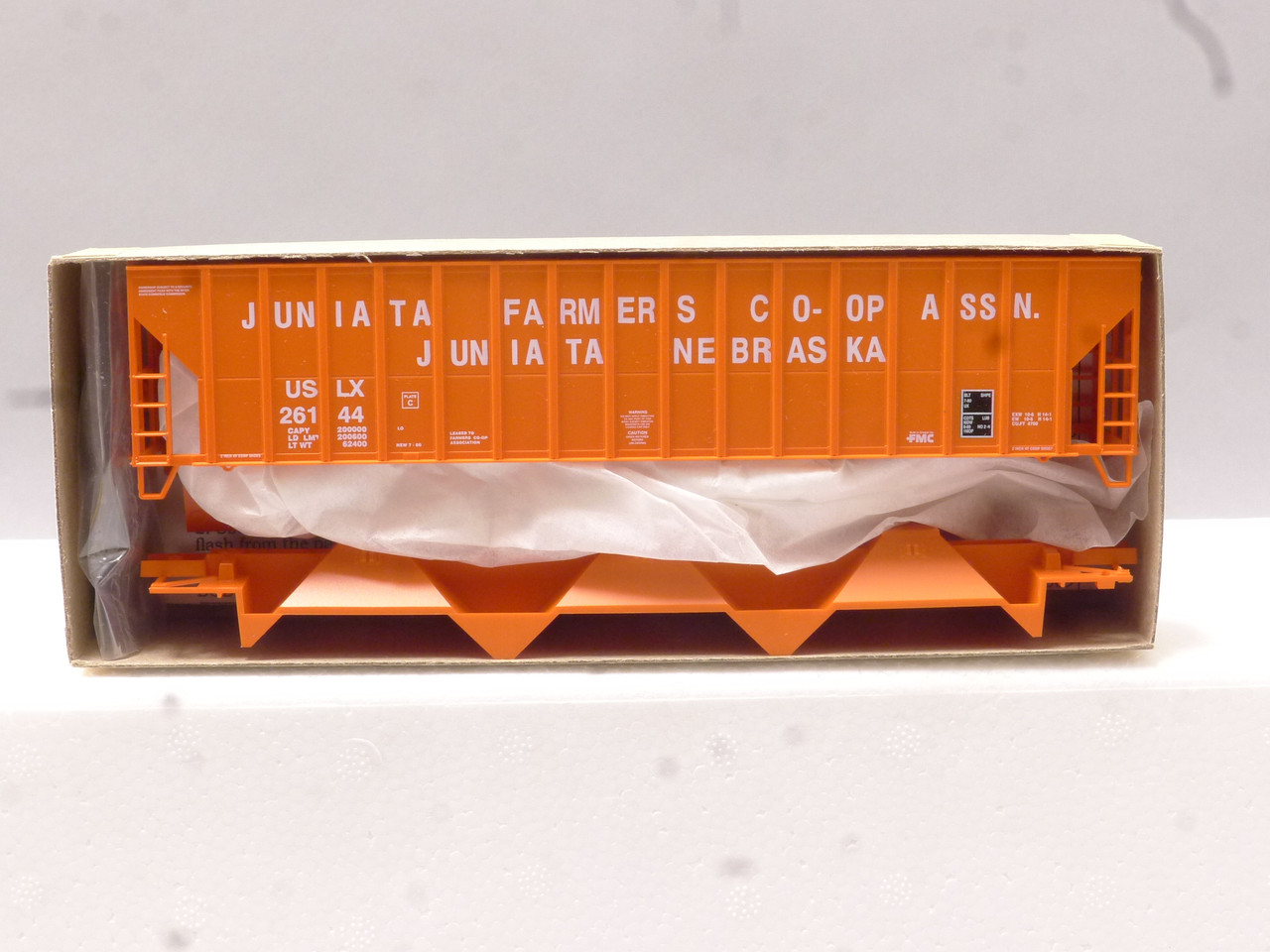 Roundhouse HO Scale 07899A 54' FMC 3-Bay Covered Hopper