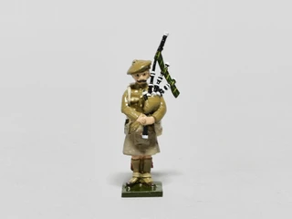 The British Toy Soldier Company Set 68A Piper Standing