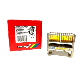 Britains 1715 Metal Feed Manager Bin with 2 Bales Farm Range Collection 1:32 Scale