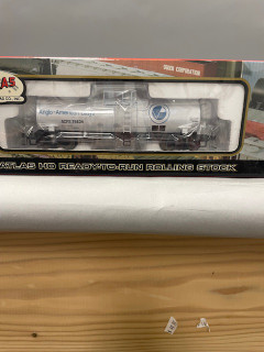 Atlas HO #1712-2 ACF Kaolin Tank Car Anglo-American Clays #78638