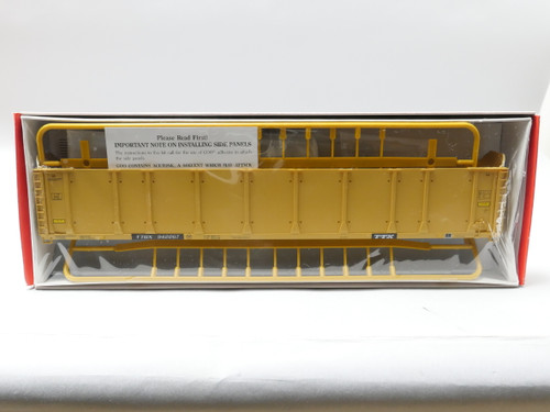 Walthers Kit 932-4809 89' Enclosed Auto Carrier CSX #942267