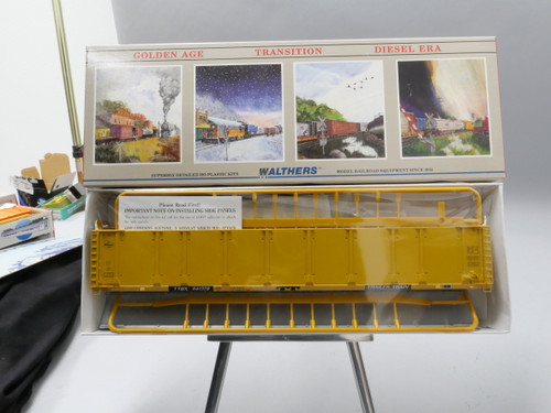 Walthers Kit 932-4811 89' Enclosed Auto Carrier Milwaukee Road #941378