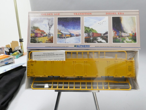 Walthers Kit 932-4811 89' Enclosed Auto Carrier Milwaukee Road #941079