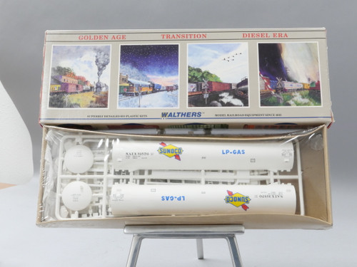 Walthers Kit 932-9120 Limited Edition 65' LPG Tank Car Sunoco NATX #31570