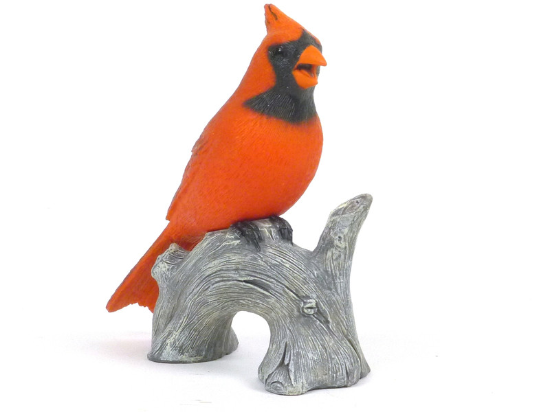 Royal Darwin Model 107 Songbirds Cardinal Our American Heritage Series Collectible