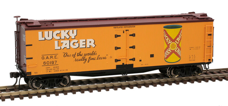 ATLAS HO 20006324 40' Wood Reefer Lucky Lager #60197 (yellow, brown, red, white)