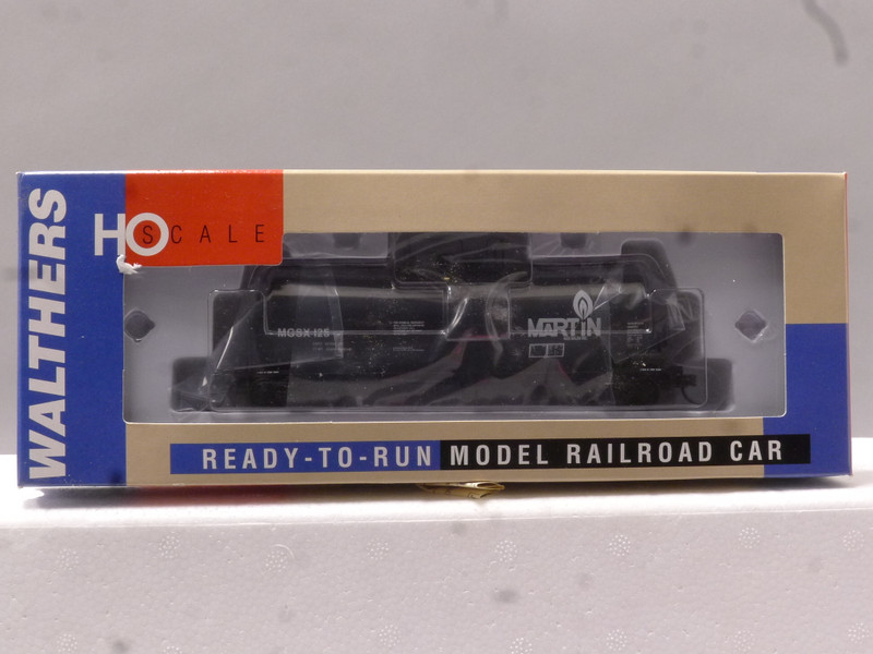 Walthers 16,000 Gallon Funnel-Flow Martin Gas Sulphur Tank Car 932-27207