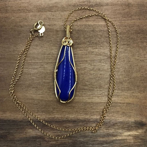 Wire-Wrapped Dyed Jade Stone Pendant Wire-Wrapped Dyed Jade Stone Pendant