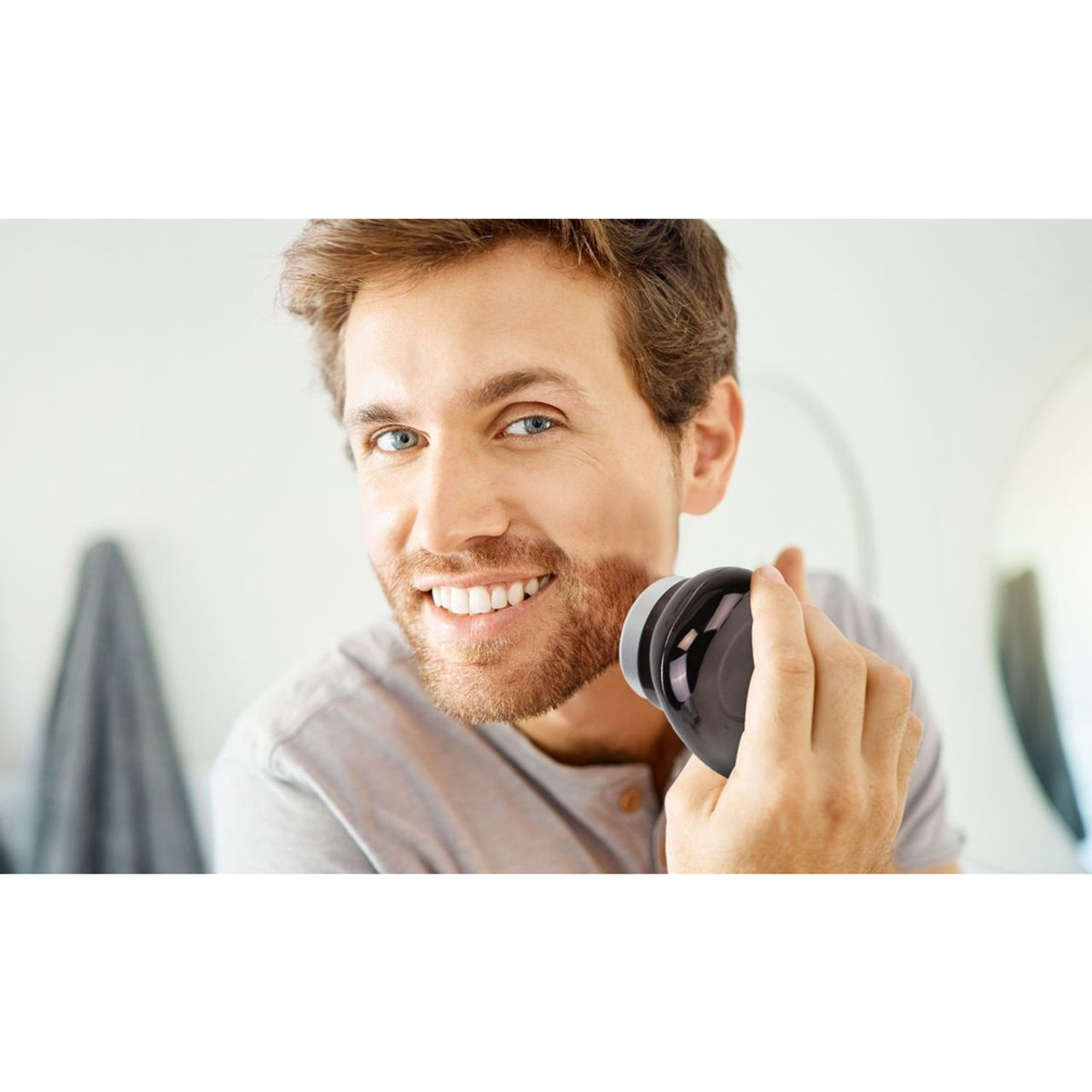 Small Portable Men's Electric Razor product image