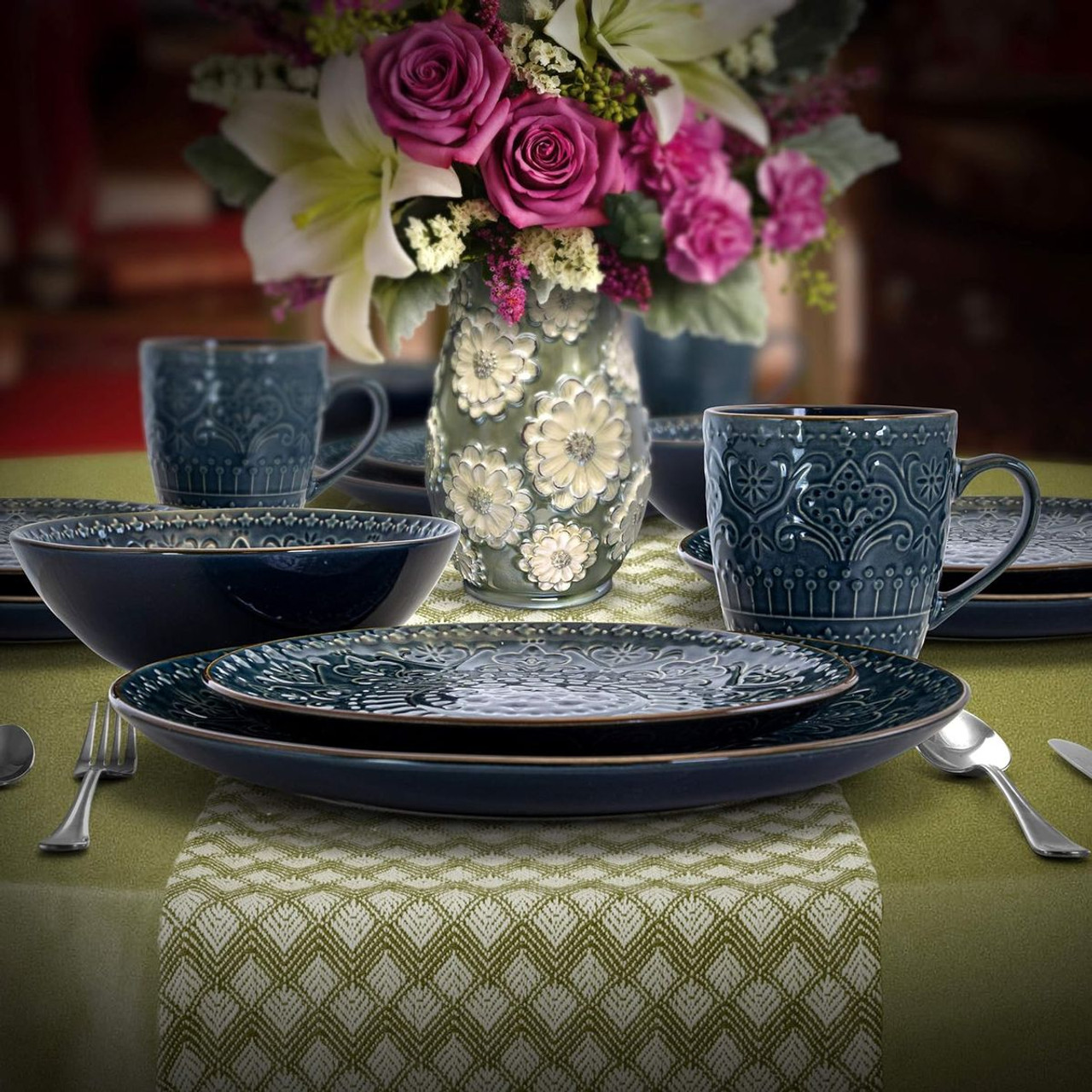 Elama 16-Piece Round Stoneware Dinnerware Set product image