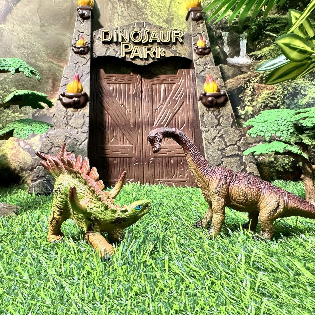 Dinosaur Park Gate and Dinos Set  product image
