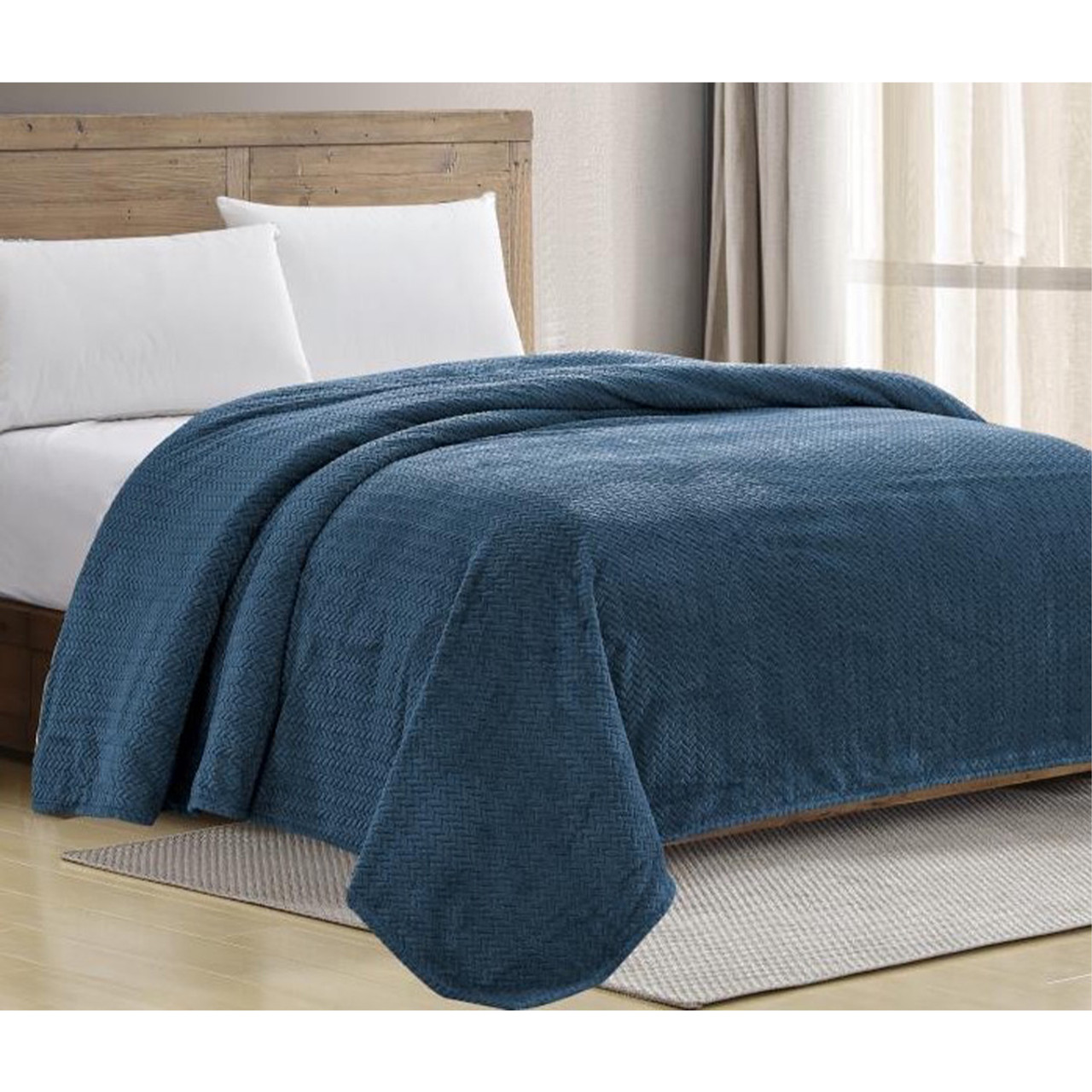 Queen Blanket and Holiday Throw Bundle product image