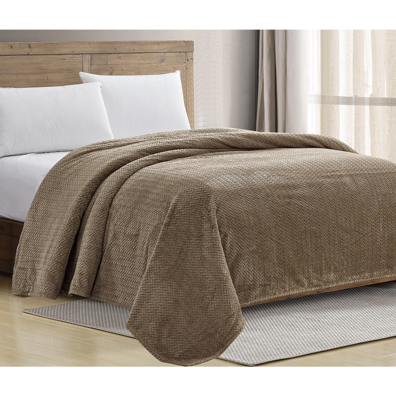 Queen Blanket and Holiday Throw Bundle product image