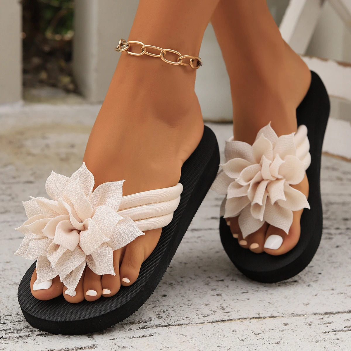 Women's Flower Flip-Flop Sandals product image