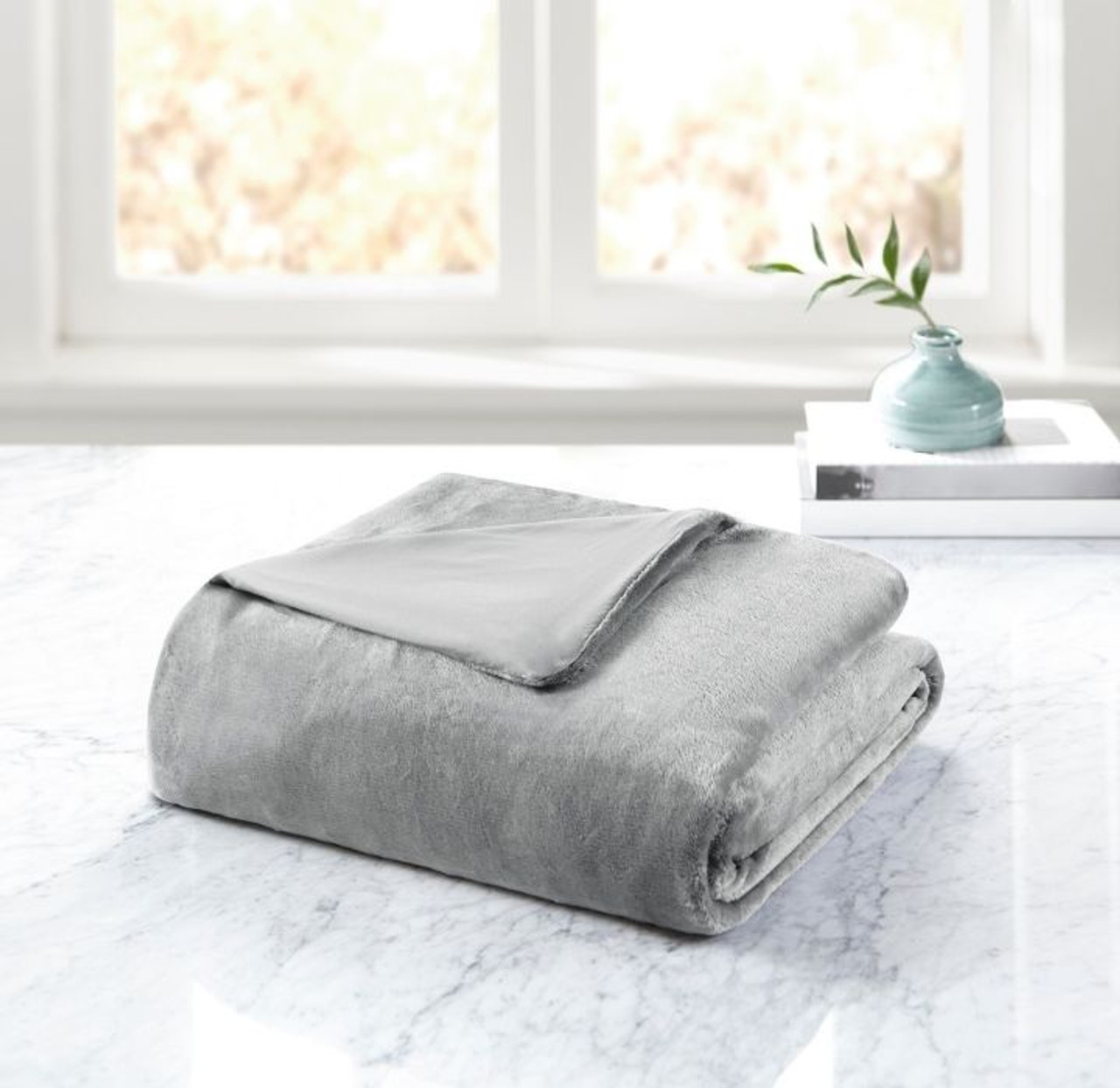 Bibb Home 12-Pound Weighted Blanket with Reversible Cover product image