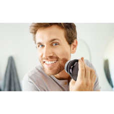 Small Portable Men's Electric Razor product image