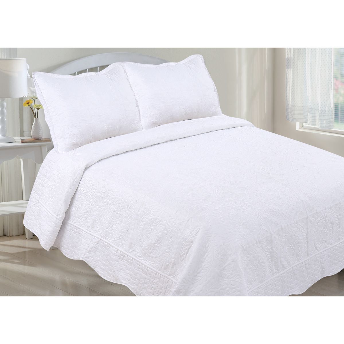 Embroidery Scalloped Edge Quilt Set - Twin - White