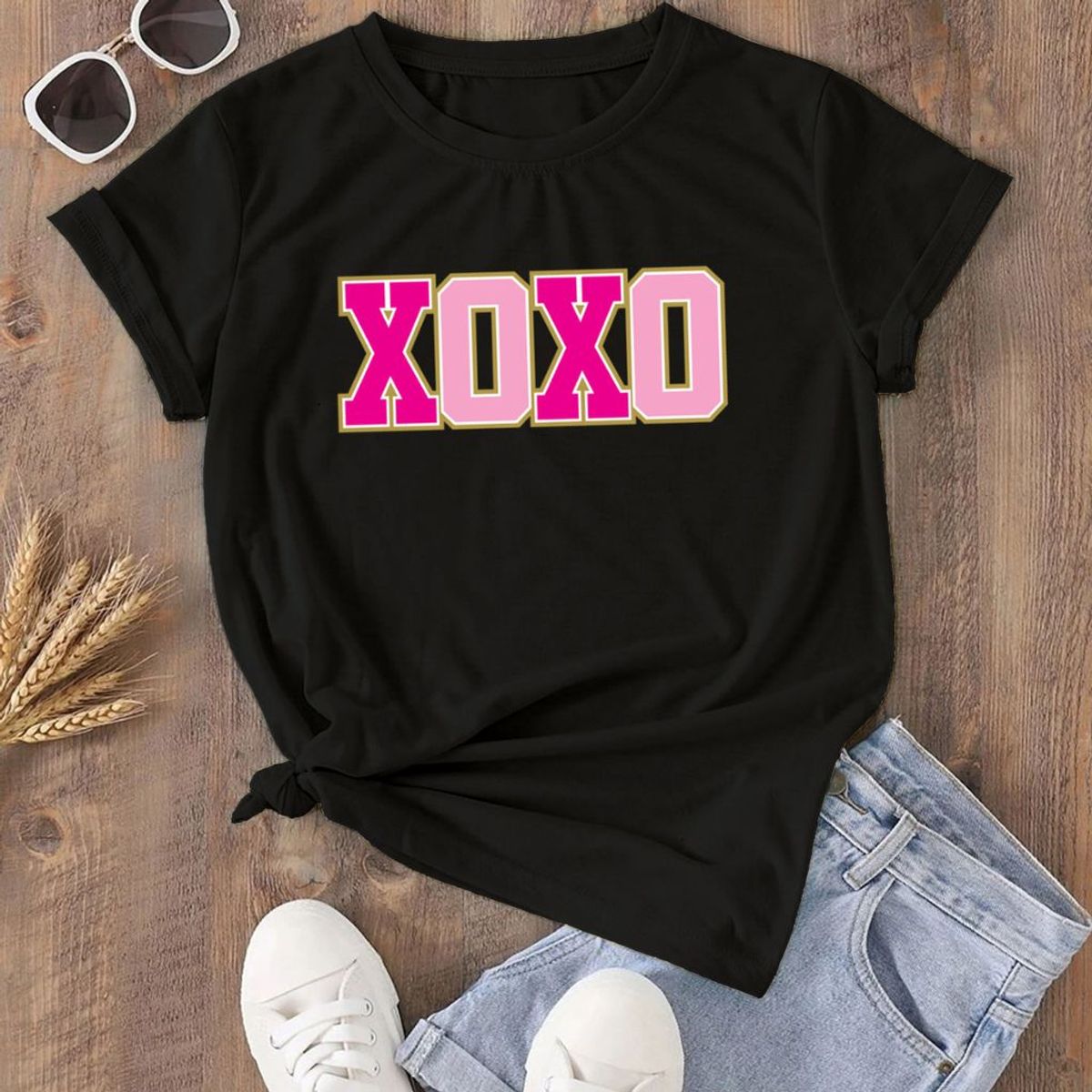 Women's Valentine's Day T-Shirt - Small - Black - XOXO