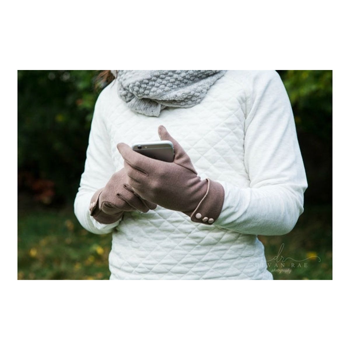 Women's Touchscreen-Compatible Fleece Gloves - Beige