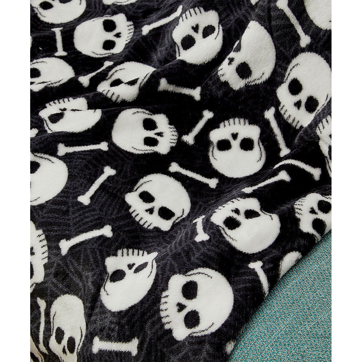 Noble House Microplush Halloween Throw Blanket - Skull & Bones