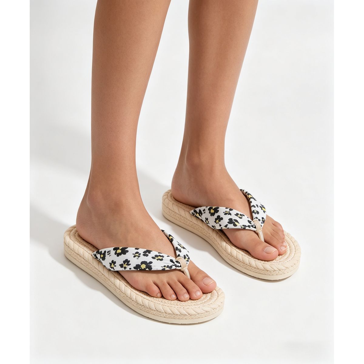 Women's Boho Floral Fabric Strap Flip-Flops - White-6.5