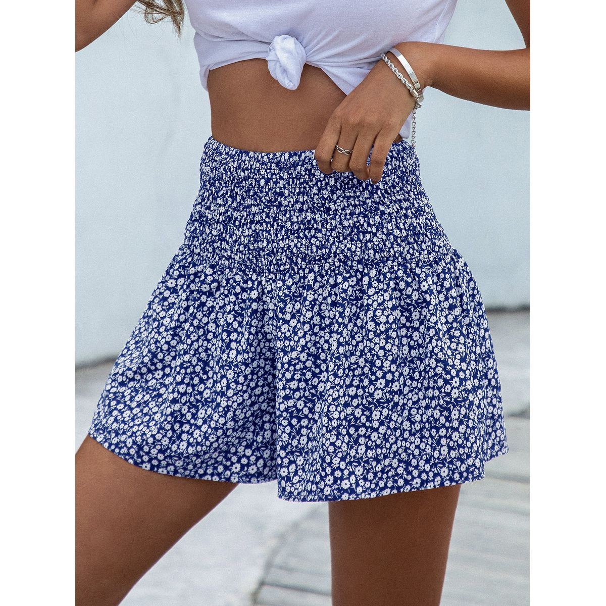 Women's Floral Print Shirred Wide Leg Shorts - Blue-L