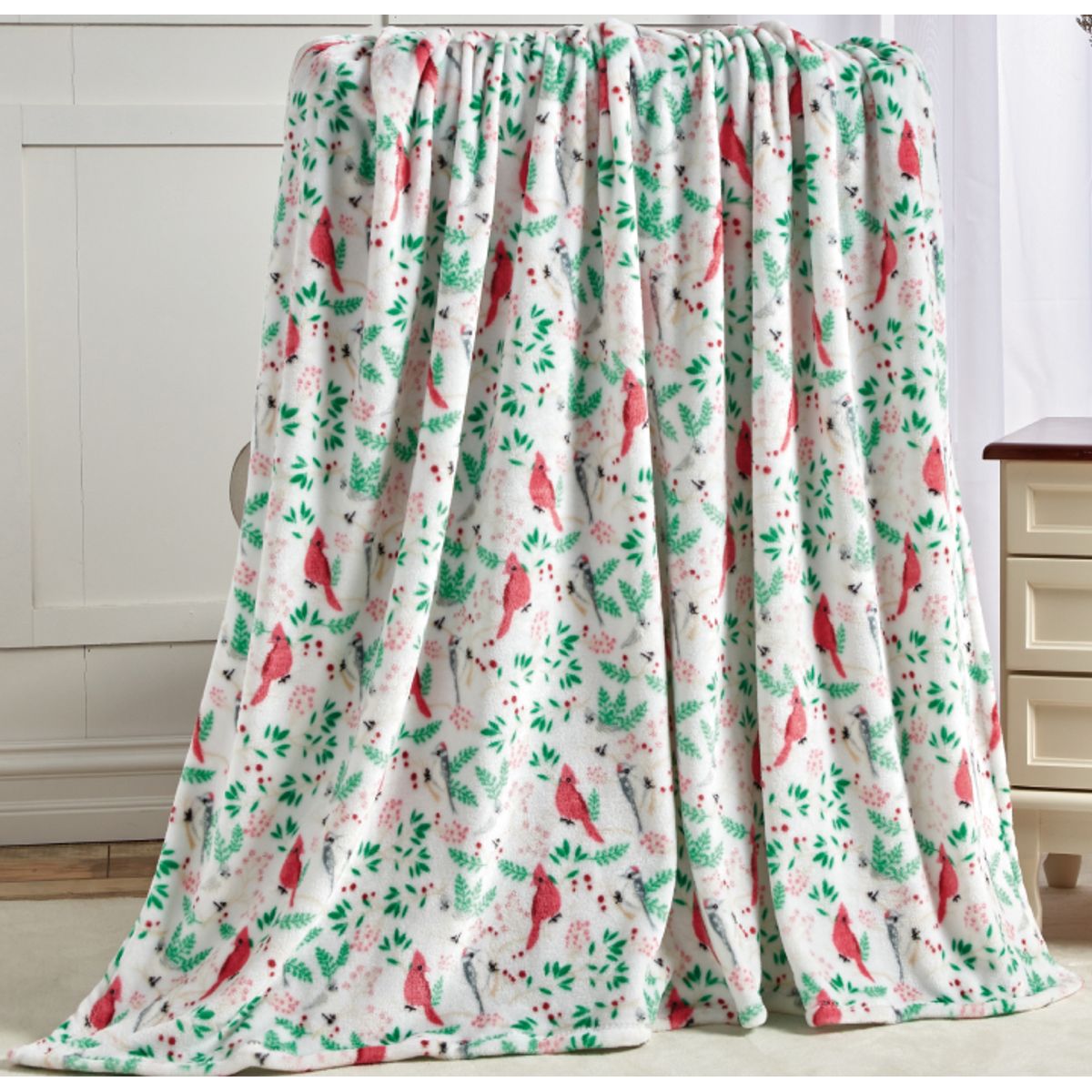 Noble House Summer Prints Microplush Throw Blankets - Cardinal