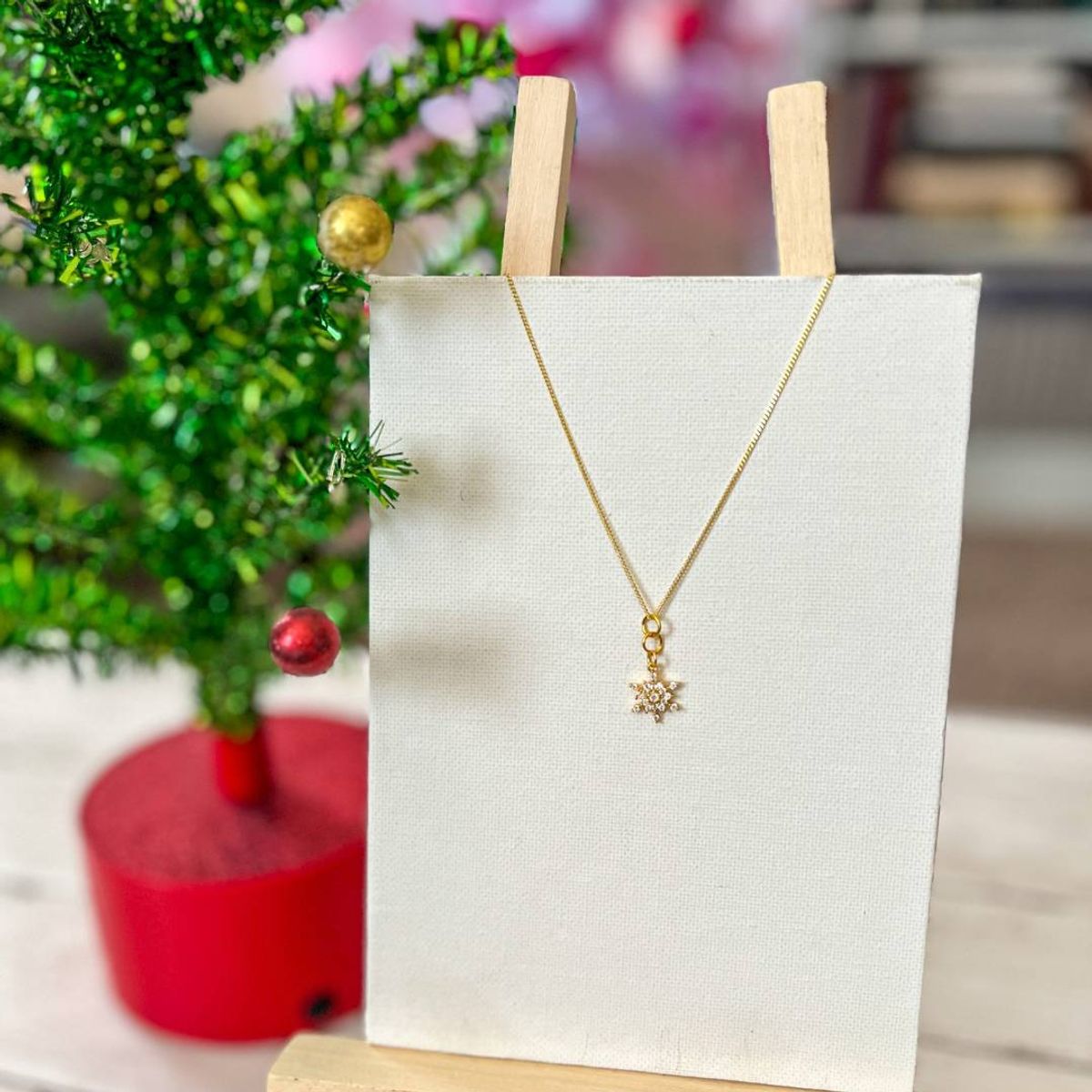 Women's Jolly Jewelry - gold sterling snowflake necklace