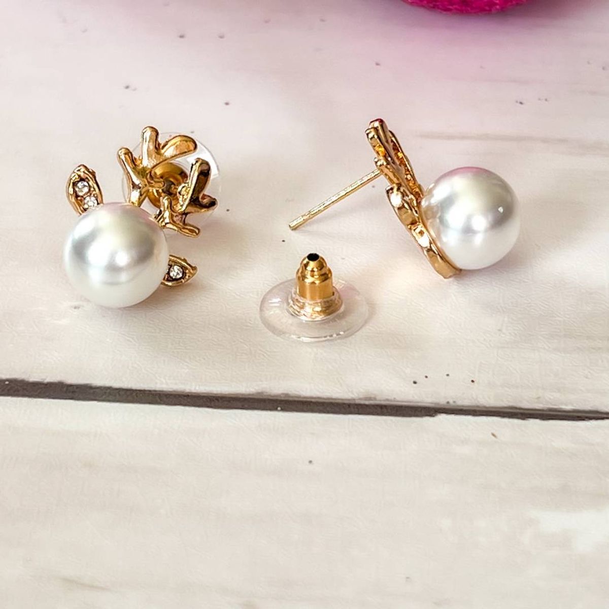 Women's Jolly Jewelry - pearl reindeer earrings