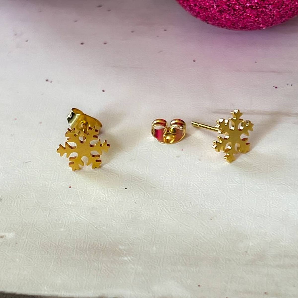 Women's Jolly Jewelry - gold plate snowflake earrings