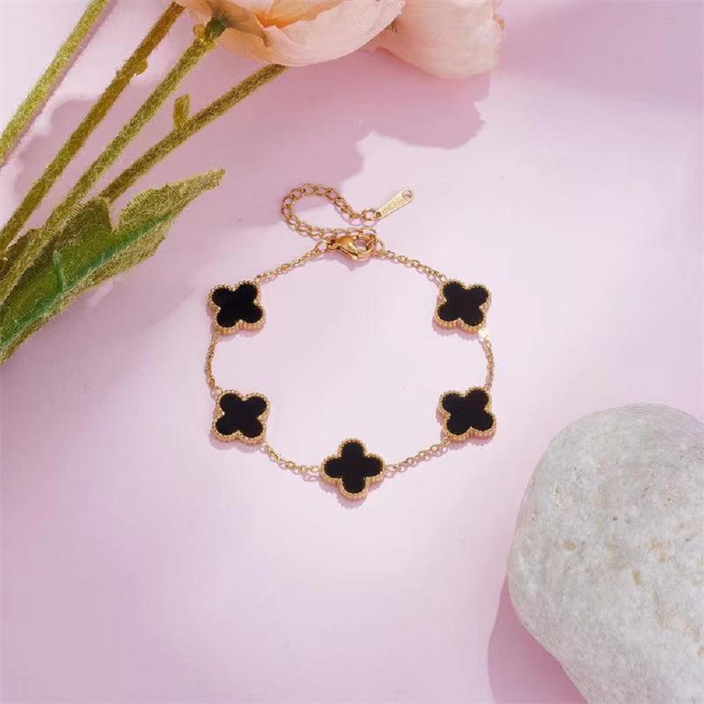 18K Gold Plated Clover Wrist Bracelet - BLACK