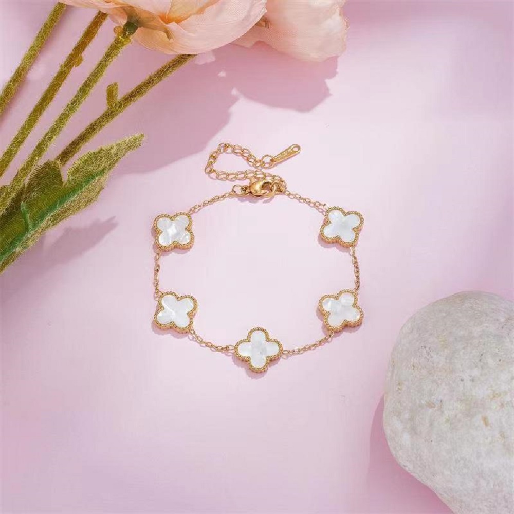 18K Gold Plated Clover Wrist Bracelet - WHITE