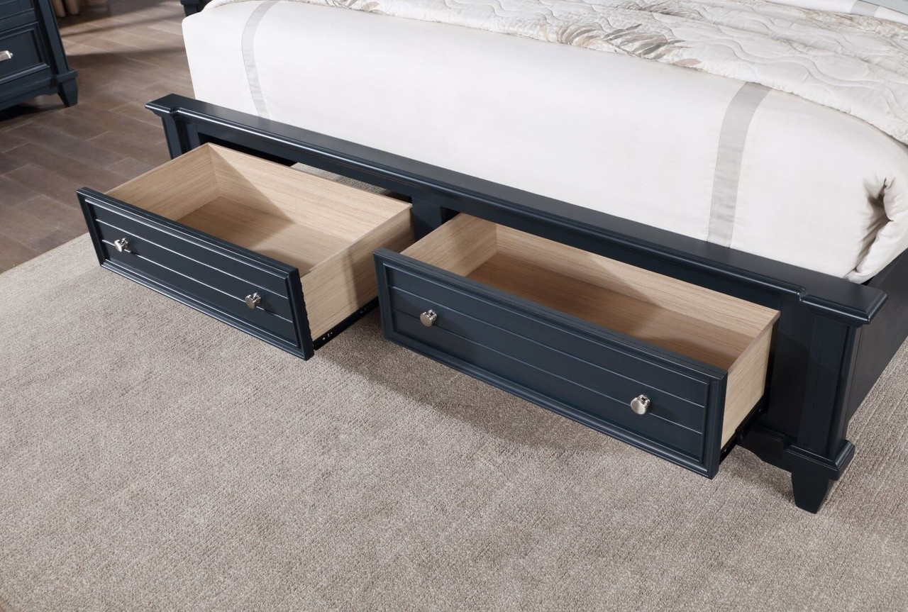 内モンゴル産　濃紺フローライト　セミキャビネットサイズ The Manzanillo - Queen Bed sold at Yamada Furniture