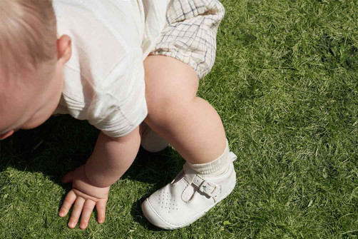 When should babies start wearing shoes?