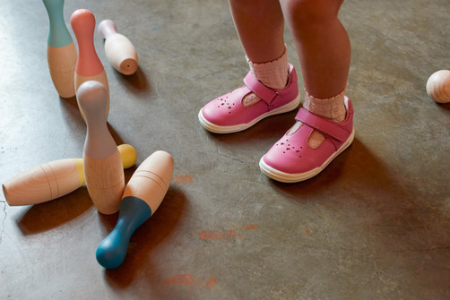 How are children’s socks sized?