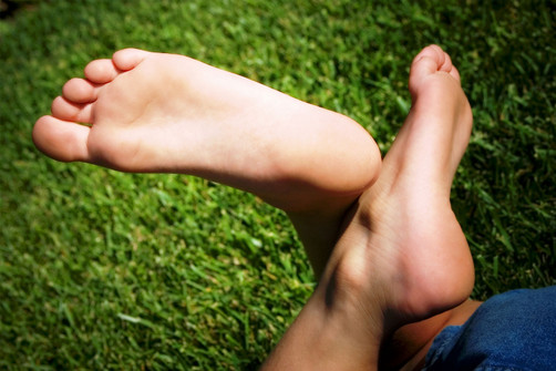 What causes ingrown toenails?
