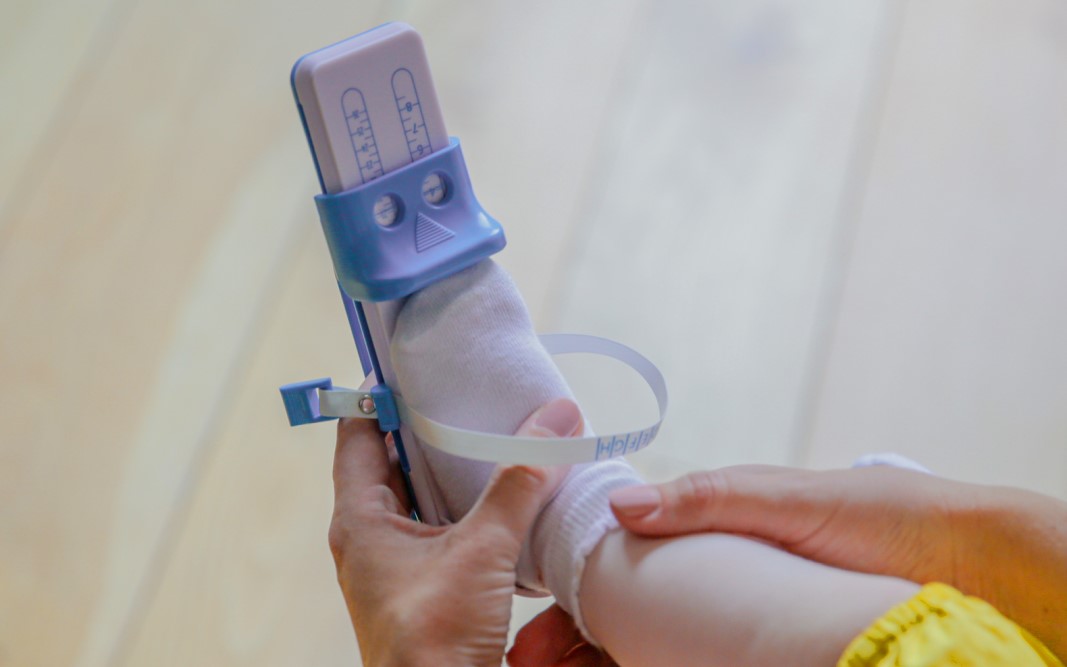 Advice - why is fitted footwear important? About us - measuring children's feet at home