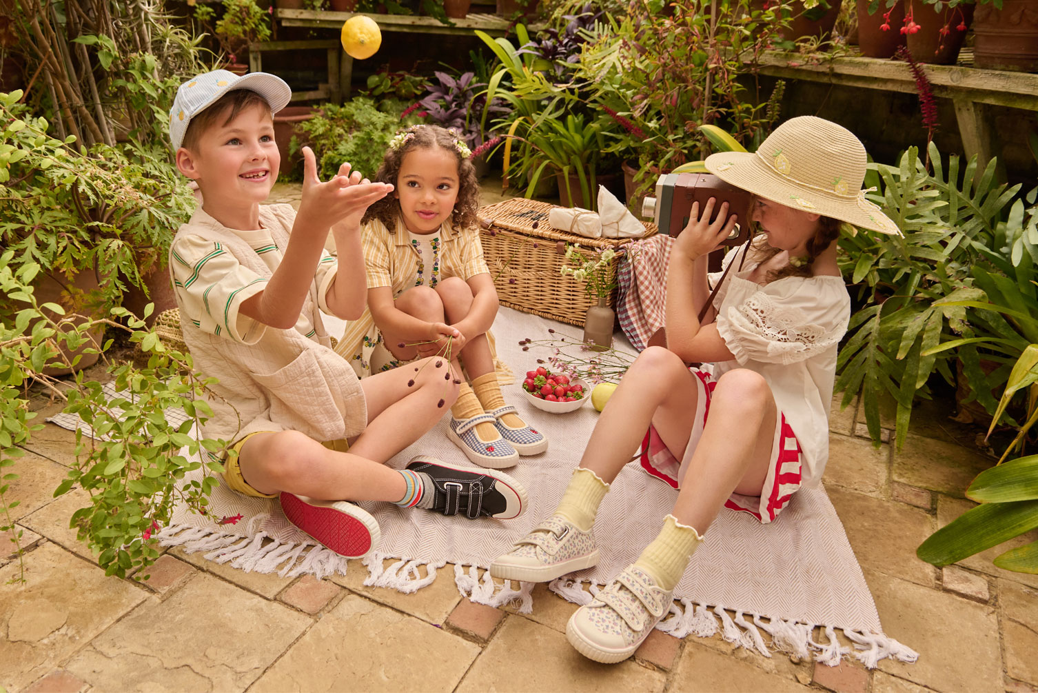 Children wearing Start-Rite shoes Children wearing Start-Rite shoes