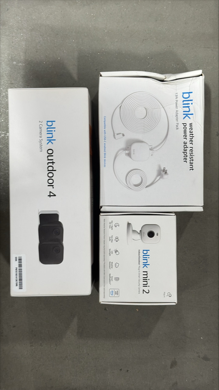 3 Piece Kit Blink Security Cameras and Accessory Equiptment New Minor Box Damage | Brand New